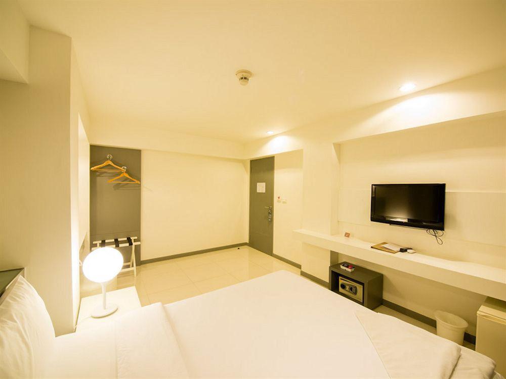 Myhotel Cmyk@Ratchada Bangkok Luaran gambar